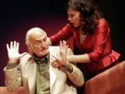 H�ctor Alterio y Rosa Manteiga en la adaptaci�n teatral de �El t�nel�, de Ernesto S�bato