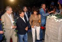 Ofrenda floral ante el monolito a las v�ctimas de la Guerra Civil