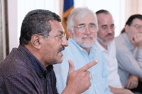 En primer plano, Armando Garc�a y Ernesto Bondy, de Honduras, participantes del congreso