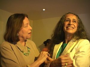 N&eacute;lida Pi&ntilde;&oacute;n con Mar&iacute;a Bethania
