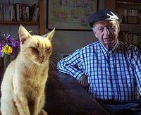 Volodia Teitelboim y su gato Miel