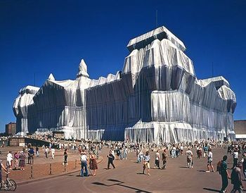 Wrapped Reichstag, de Christo y Jeanne-Claude. Berlin, 1971-95 (1995)