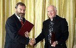 Ricardo Mart&iacute;nez, director general de Casa &Aacute;frica, y Eduardo Bautista, director general de la Fundaci&oacute;n Autor