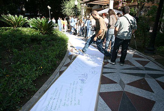 Poema de 150 metros en homenaje a Mario Benedetti