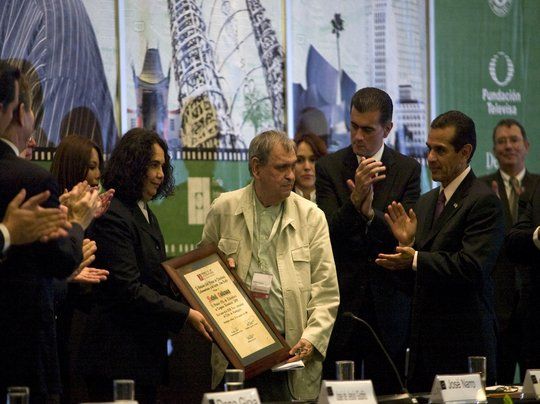 Entrega del Premio FIL de Literatura 2009 en Lenguas Romances al escritor venezolano Rafael Cadenas