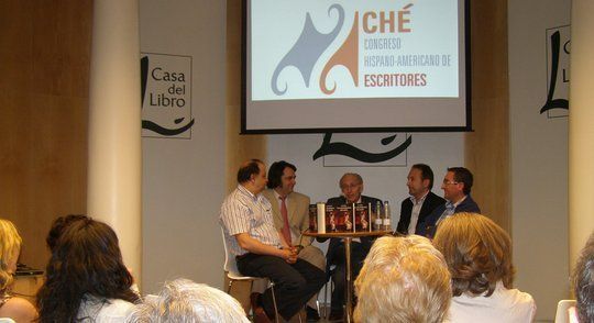 De izquierda a derecha, Manuel A. Vidal, Miguel &Aacute;ngel de Rus, Jos&eacute; Luis Alonso de Santos, Jos&eacute; Enrique Canabal y Pedro Amor&oacute;s, durante la presentaci&oacute;n de &ldquo;Las estratagemas del amor&rdquo;