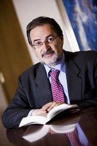 Antonio Mar&iacute;a &Aacute;vila