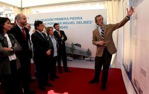 Colocaci&oacute;n de la primera piedra de la Universidad Popular Miguel Delibes