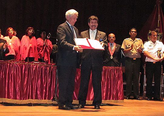 Mario Vargas Llosa y Alfredo Zegarra