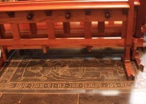 Bancos sobre la tumba de Ausi&agrave;s March