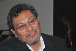&Eacute;lmer Mendoza