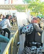 Manifestaciones a las puertas de la Feria Internacional del Libro de Guadalajara
