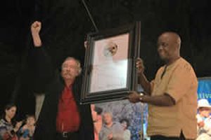 Sonwabile Mancotywa y Fernando Rend&oacute;n