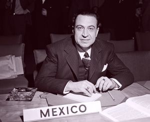 Efra&iacute;n Huerta