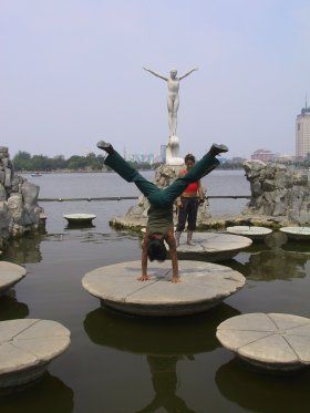 Acr&oacute;batas nuestros en Dezhou