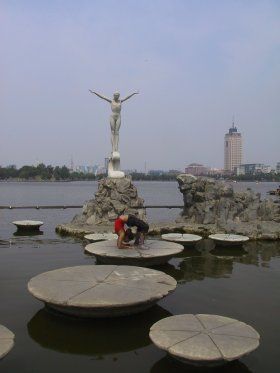 Acr&oacute;batas nuestros en Dezhou