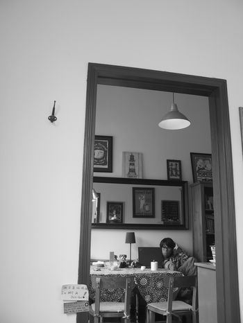 Cr&oacute;nica en un caf&eacute; de ensayo