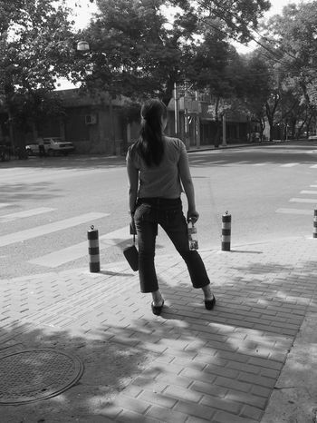 Ya-ya en un cruce de calles