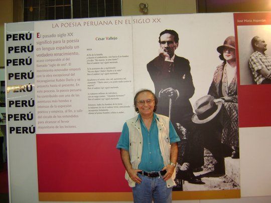 Rolando Gabrielli en el stand de Per&uacute; en la V Feria Internacional del Libro de Panam&aacute;