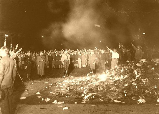 Quema de libros en la Plaza de la &Oacute;pera de Berl&iacute;n el 10 de mayo de 1933