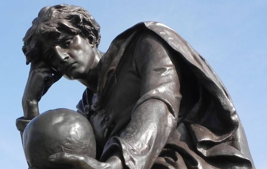 Estatua del personaje Hamlet, de William Shakespeare, en Bancroft Garden (Stratford-upon-avon, Reino Unido)