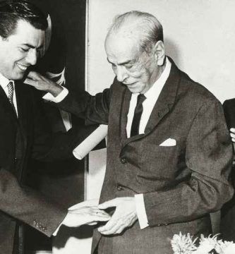 Mario Vargas Llosa y Rómulo Gallegos