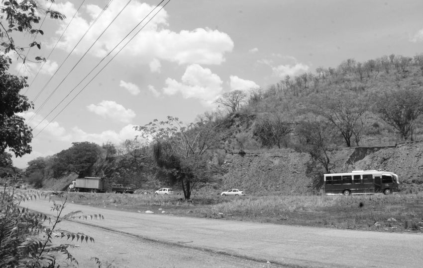 Como quien escruta carreteras, por Wilfredo Carrizales