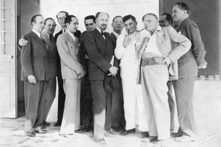 Augusto Mijares, Andrés Eloy Blanco, Pedro Sotillo, Enrique Tejera, Alfredo Machado Hernández, José Rafael Pocaterra, José Gil Fortoul y el cónsul argentino Lascatonegui, entre otros