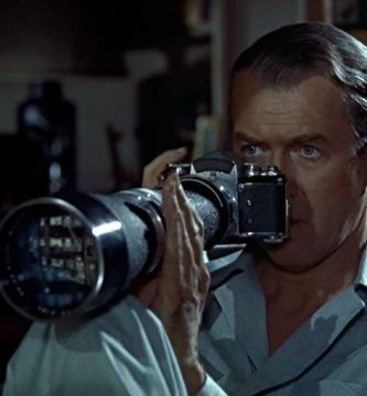 James Stewart en “La ventana indiscreta” (1954), de Alfred Hitchcock