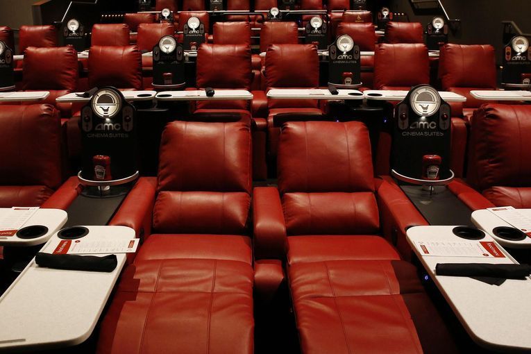 Julia y las modas, por Vicente Adelantado Soriano