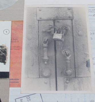 Puerta, argollas, candado, aldabas, por Wilfredo Carrizales