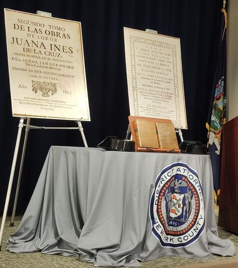 Guardia Civil española recupera de una subasta libros de sor Juana Inés de la Cruz
