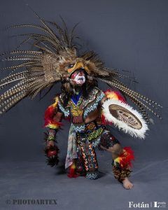 Aztecas, mayas y zapotecas, serie fotográfica de William Guaregua