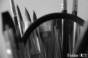 Pinceles y pinzados redondeles, por Wilfredo Carrizales