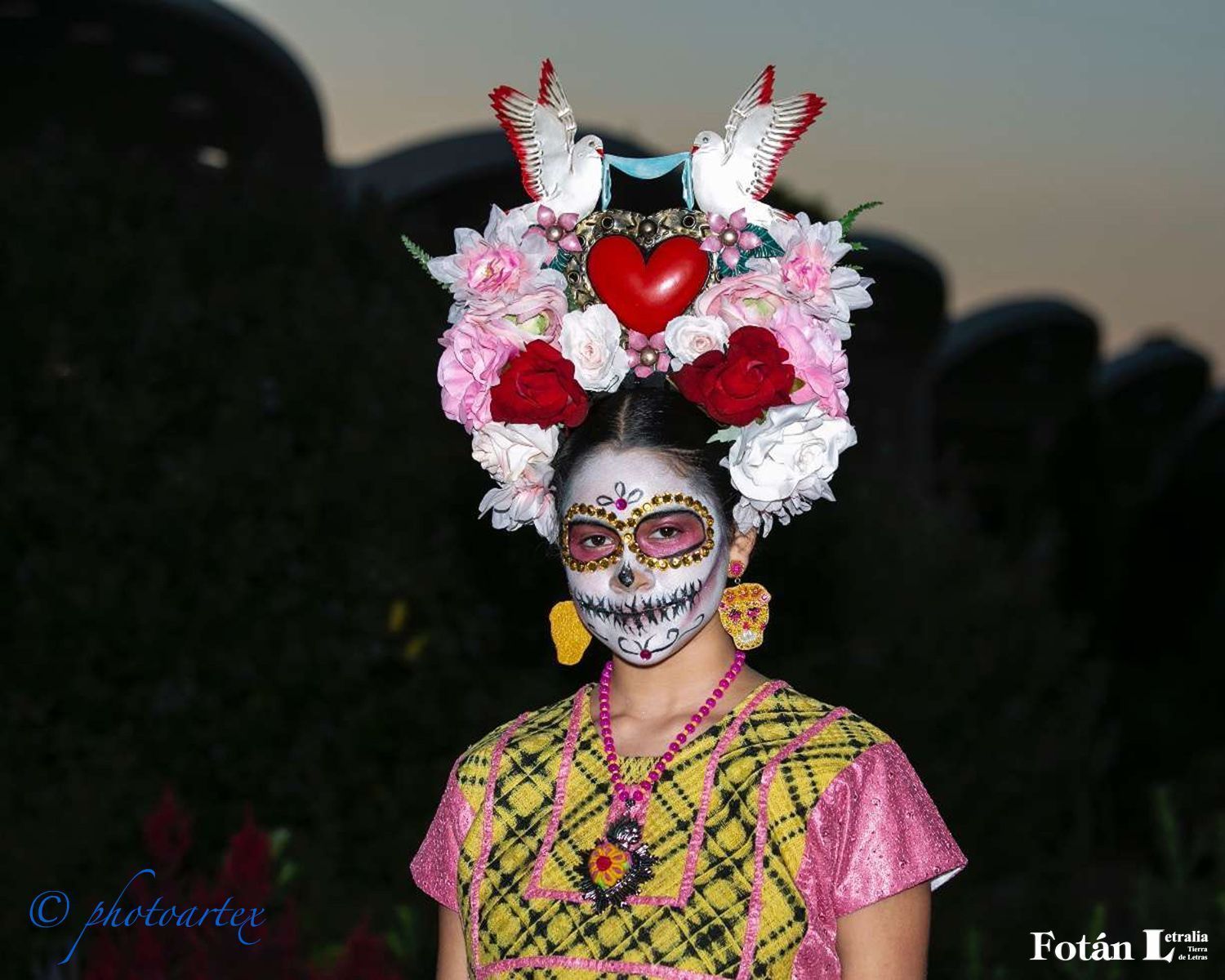 Catrinas y catrines en estampas y figurines, fotografías de William Guaregua