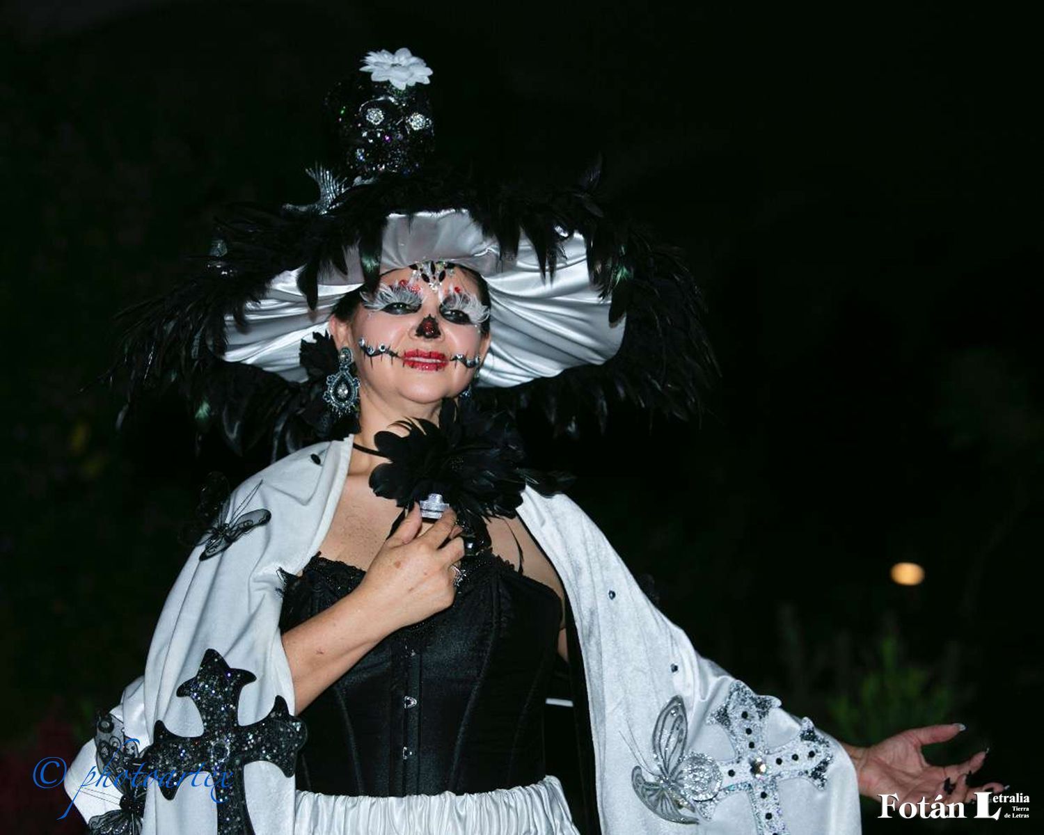 Catrinas y catrines en estampas y figurines, fotografías de William Guaregua