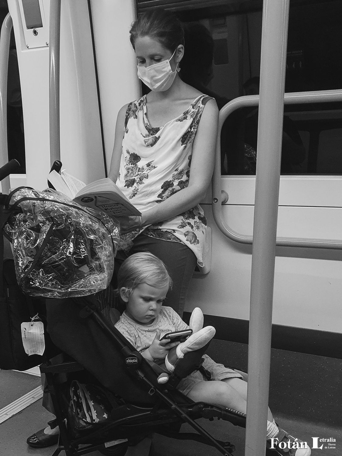 Estampas de la pandemia en el transporte público de Madrid, por Constanza Insúa