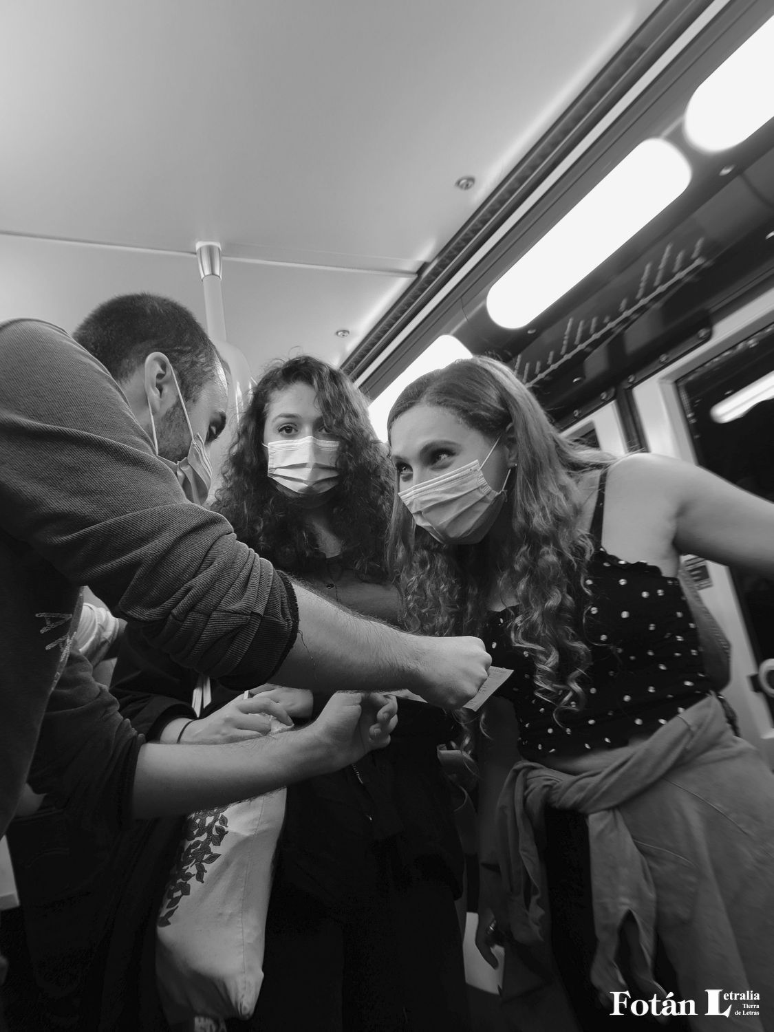 Estampas de la pandemia en el transporte público de Madrid, por Constanza Insúa