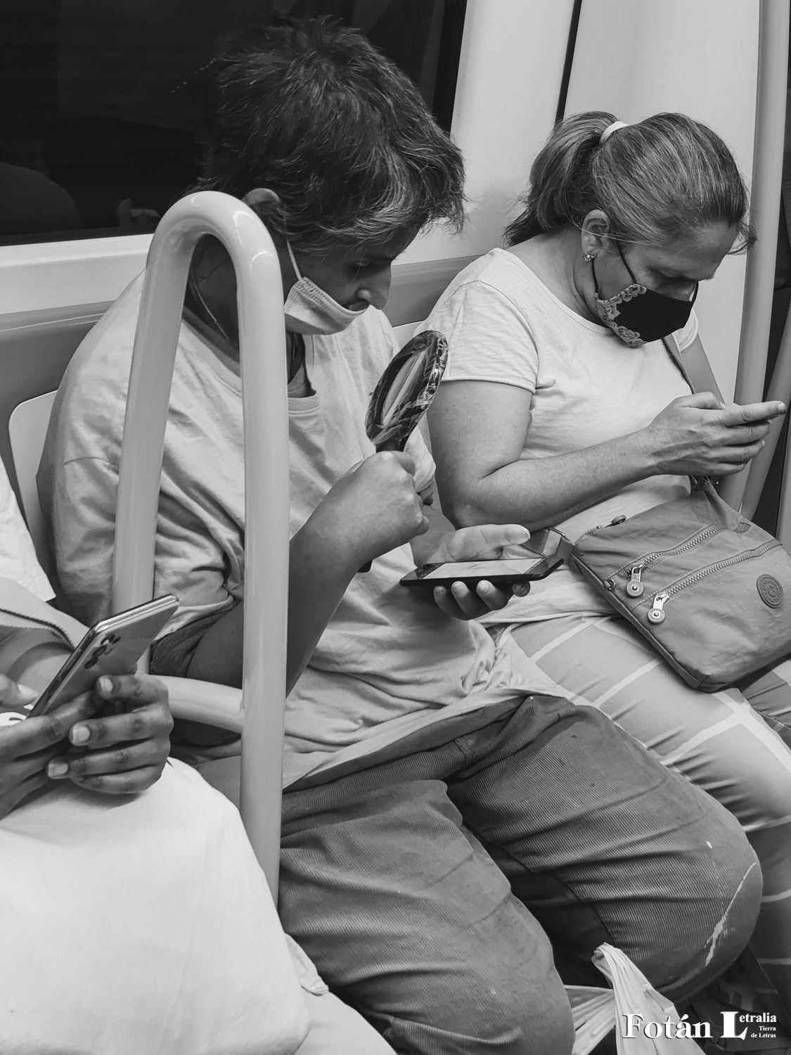 Estampas de la pandemia en el transporte público de Madrid, por Constanza Insúa