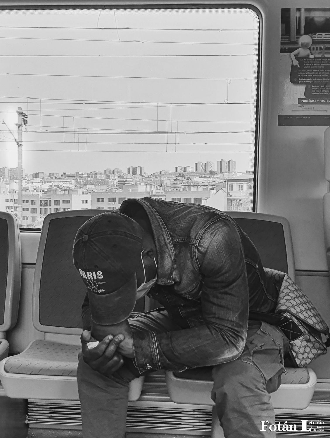 Estampas de la pandemia en el transporte público de Madrid, por Constanza Insúa