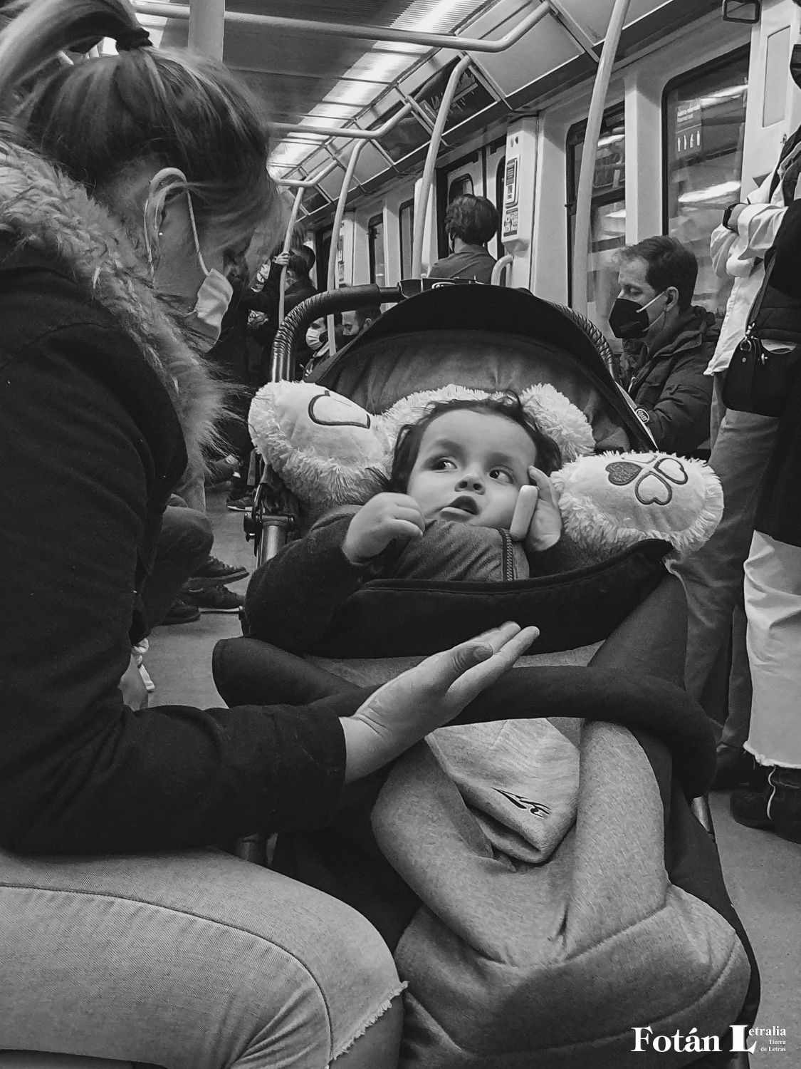 Estampas de la pandemia en el transporte público de Madrid, por Constanza Insúa