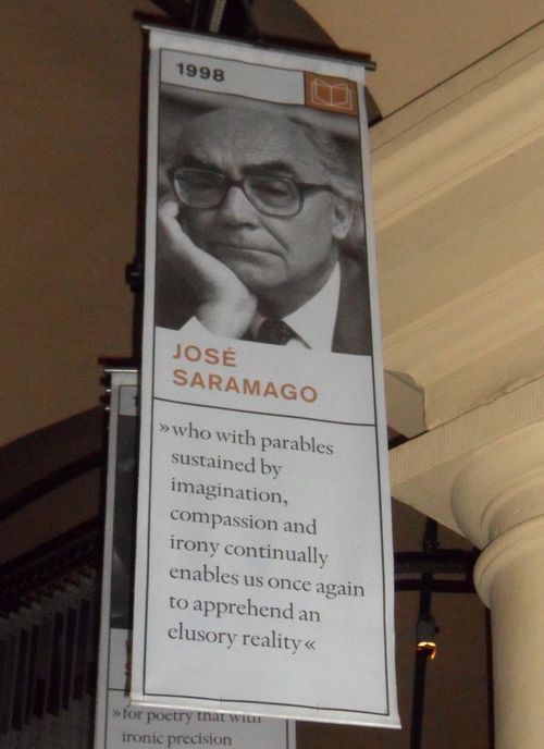 Pendón alusivo a José Saramago en el Museo del Premio Nobel