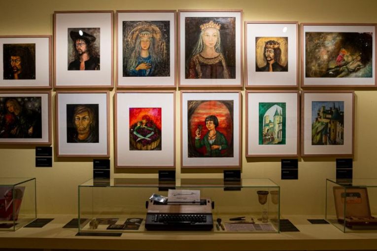 Exposición “Ana María Matute. Quien no inventa no vive”