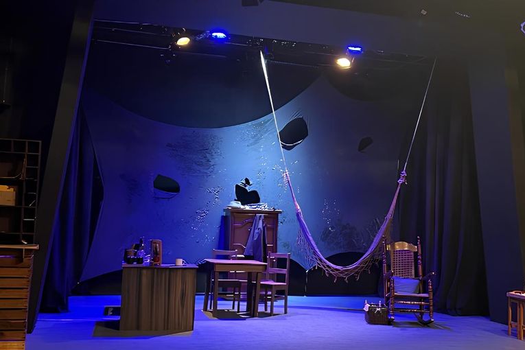 “El coronel no tiene quien le escriba”, obra teatral dirigida por Manuel Chapuseaux y basada en la novela de Gabriel García Márquez