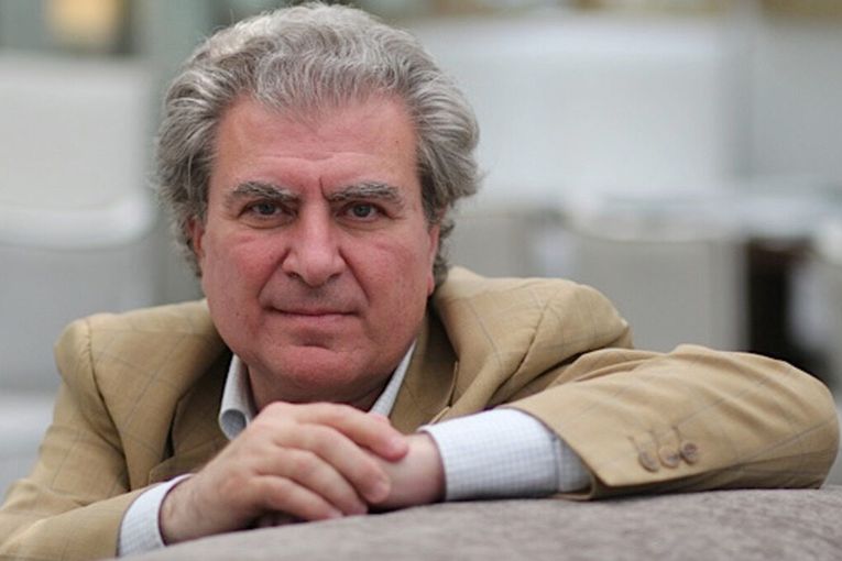 César Antonio Molina