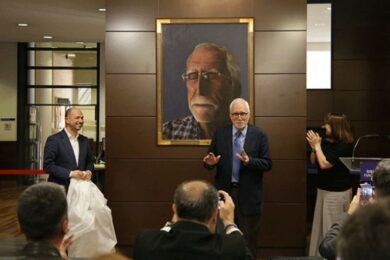 Develación del retrato de Luis Mateo Díez