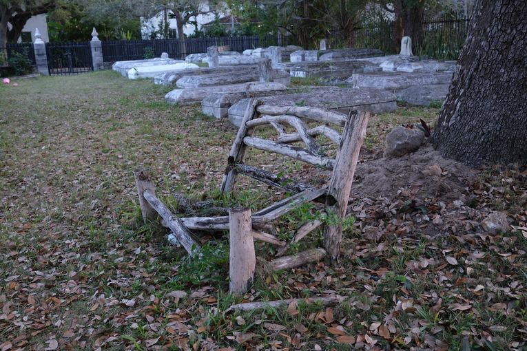 Dioses y monstruos, por Zacarías Santorini