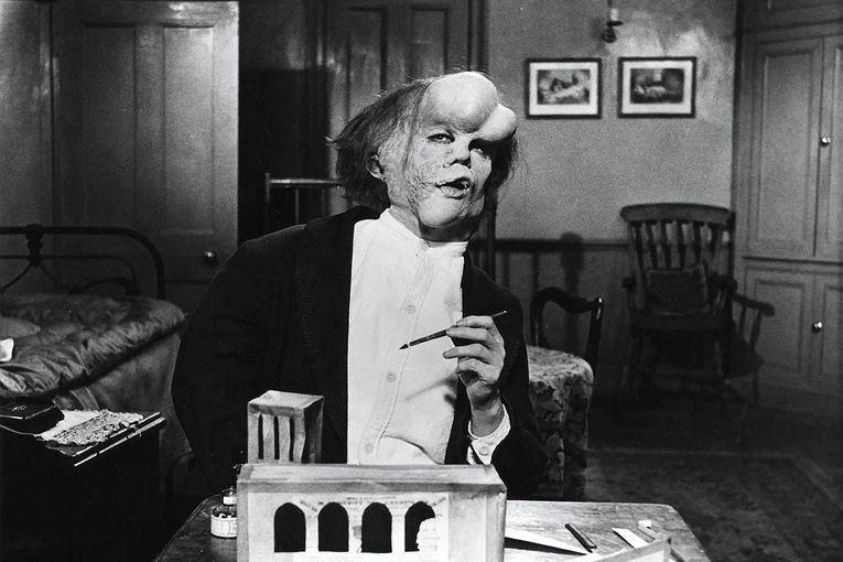 John Hurt y el hombre elefante, por Pedro García Cueto