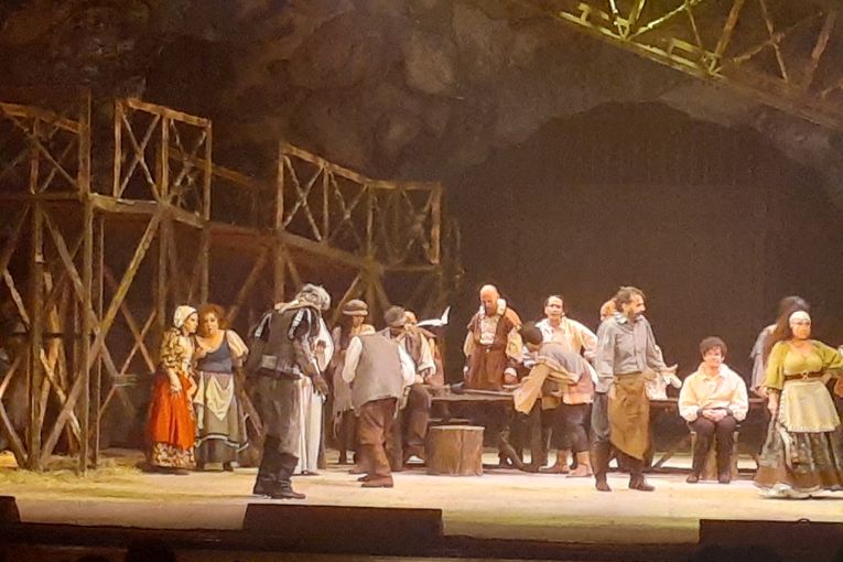 Reseña del musical “El hombre de la Mancha”, por Lilian Granados Virgüez