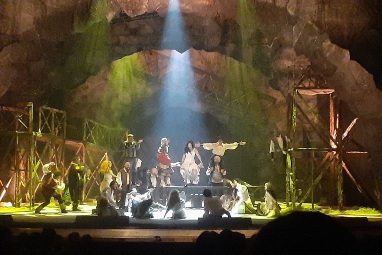 Reseña del musical “El hombre de la Mancha”, por Lilian Granados Virgüez